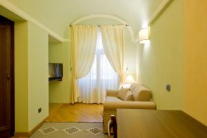 Televízia a/alebo spoločenská miestnosť v ubytovaní Piazza Azuni 18 Guest House