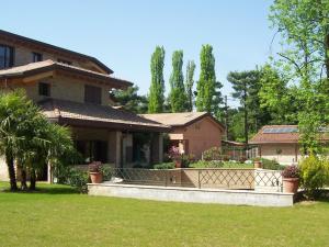 A garden outside Maison d'Elite