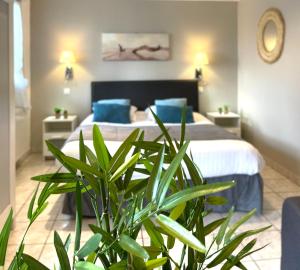 Кровать или кровати в номере La Maison Blanche