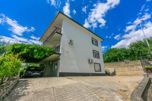 Budova, v ktorej sa apartmán nachádza