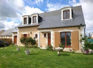 a house with a green lawn in front of it at BELLE MAISON A Ménars in Menars