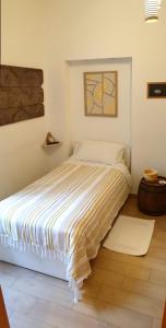 A bed or beds in a room at Affittacamere I Gatti delle 5 Terre