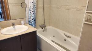 A bathroom at Alquiler Vacacional Salou W&S