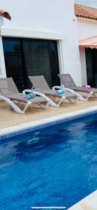 Gallery image of house private heated pool amazing view on golf ocean 3 bedrooms 3 bathrooms 6 to 8 adults 3-17 years old children being considered adults and in addition 0-2 years old children are welcome for free in San Miguel de Abona +33 photos