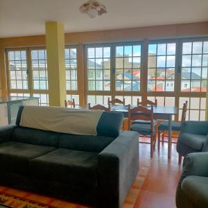 A seating area at A casa do clarete