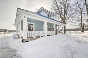 Secluded and Peaceful Upper Peninsula Getaway! durante o inverno
