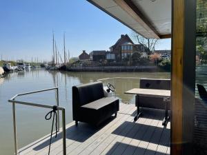 Imagen de la galería de Waterfront houseboat in Monnickendam near the centre, en Monnickendam