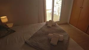 Voodi või voodid majutusasutuse Cerca playa-AA-Patio privado toas +44 fotot