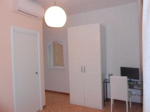 a room with a desk and a white cabinet at Gino's House in Pisa