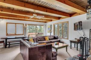 Istumisnurk majutusasutuses 3 Story Cabin in Beautiful Bear Valley #47
