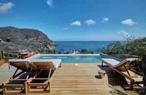 Afbeelding uit fotogalerij van Casa Roni - 5 Bedroom Luxury Villa with Ocean View in Playa Estacahuite