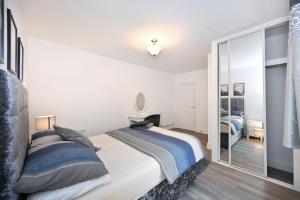 Postel nebo postele na pokoji v ubytování Luxury 2Bedroom - 2Bath - Prime location - Patio