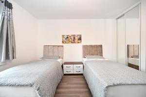 Postel nebo postele na pokoji v ubytování Luxury 2Bedroom - 2Bath - Prime location - Patio