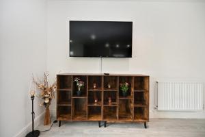 TV a/nebo společenská místnost v ubytování Luxury 2Bedroom - 2Bath - Prime location - Patio