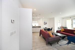 Posezení v ubytování Luxury 2Bedroom - 2Bath - Prime location - Patio