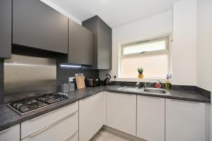 Kuchyň nebo kuchyňský kout v ubytování Luxury 2Bedroom - 2Bath - Prime location - Patio + 37 fotografií