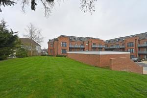 Gallery image of Luxury 2 Bedroom, 2 Bath apartment, prime location in Harrow on the Hill