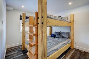 Postel nebo postele na pokoji v ubytování Chalet Aquila- Bord de l'eau- Ski by Galaxia