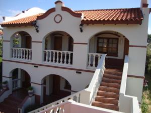 a model of a house with a staircase at DEL INFINITO in Capilla del Monte