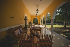 En restaurant eller et spisested på Wakax Hacienda - Cenote & Boutique Hotel