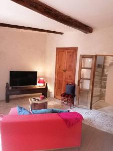 Μια τηλεόραση ή/και κέντρο ψυχαγωγίας στο La Maison d’Helene & Antoine à Bonnieux XII siècle