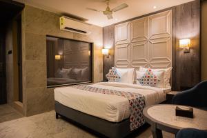 Suvidha Suites客房内的一张或多张床位