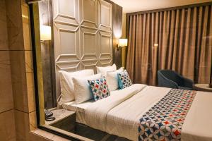Suvidha Suites客房内的一张或多张床位