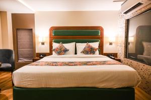 Suvidha Suites客房内的一张或多张床位