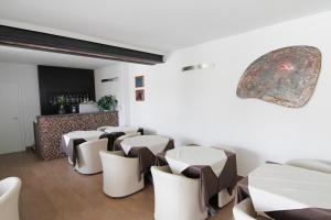 A seating area at Hotel Corte Santa Libera