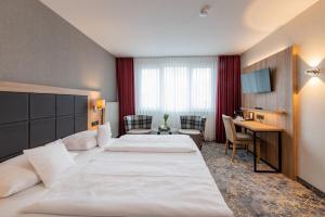 Postel nebo postele na pokoji v ubytování Göbel's Sophien Hotel