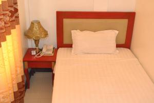 Postel nebo postele na pokoji v ubytování Dragon Home Inn + 17 fotografií
