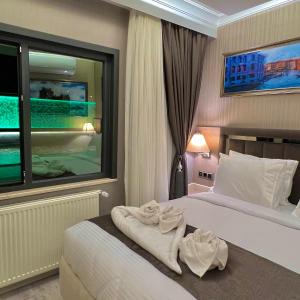 A bed or beds in a room at MQ Hotel