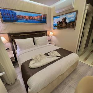 A bed or beds in a room at MQ Hotel