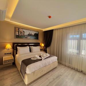 A bed or beds in a room at MQ Hotel