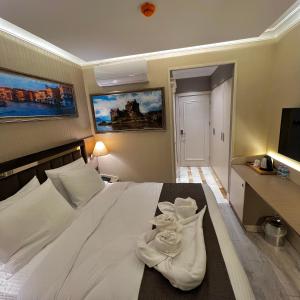 A bed or beds in a room at MQ Hotel
