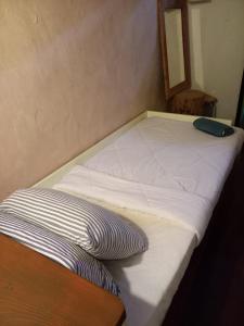 Llit o llits en una habitació de Lima.Tujoh