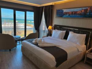 A bed or beds in a room at MQ Hotel