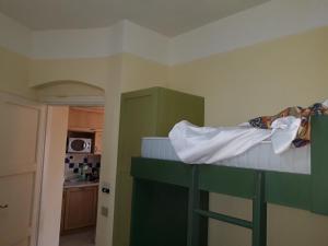 Postel nebo postele na pokoji v ubytování Appartamento panoramico Calarossa Sardegna
