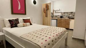 a bedroom with a large bed and a kitchen at Kaktus Beach Apart in Kas