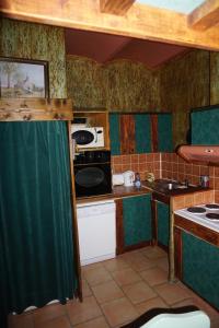 Virtuvė arba virtuvėlė apgyvendinimo įstaigoje Gîte insolite Harry Potter