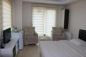 Tempat tidur dalam kamar di AKR SUİTEs