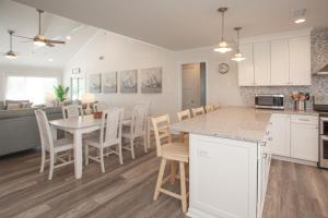 a kitchen and dining room with a table and chairs at Lazy Day-Z in Virginia Beach