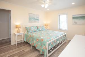 a bedroom with a bed and a table and a window at Lazy Day-Z in Virginia Beach +32 photos