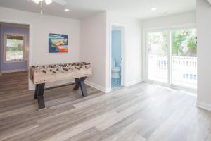 a living room with a chess board on a bench at Lazy Day-Z in Virginia Beach
