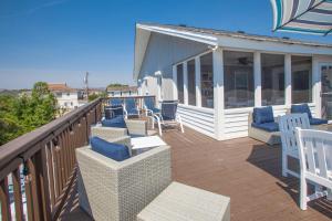 a deck with chairs and chairs on a house at Lazy Day-Z in Virginia Beach