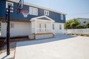 a basketball hoop in front of a house at Lazy Day-Z in Virginia Beach
