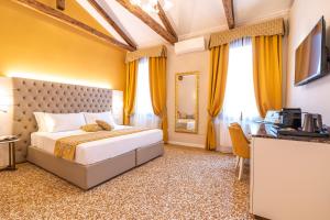 Posteľ alebo postele v izbe v ubytovaní Residenza La Duchessa Deluxe Rooms