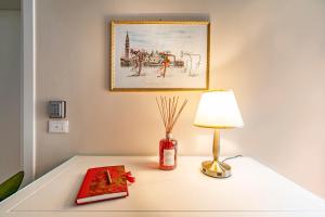 Posteľ alebo postele v izbe v ubytovaní Residenza La Duchessa Deluxe Rooms