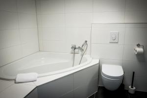 Et badeværelse på Hotel La Source Epen