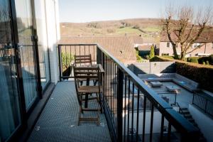 Ein Balkon oder eine Terrasse in der Unterkunft Hotel La Source Epen
